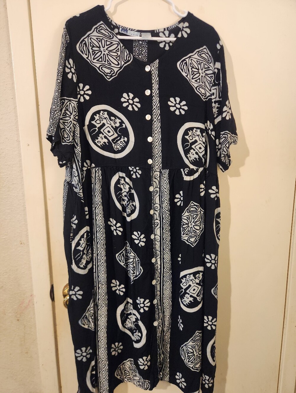 La Cera Black & White Printed Button-Front Women’s Maxi Dress (1XL) B:49"